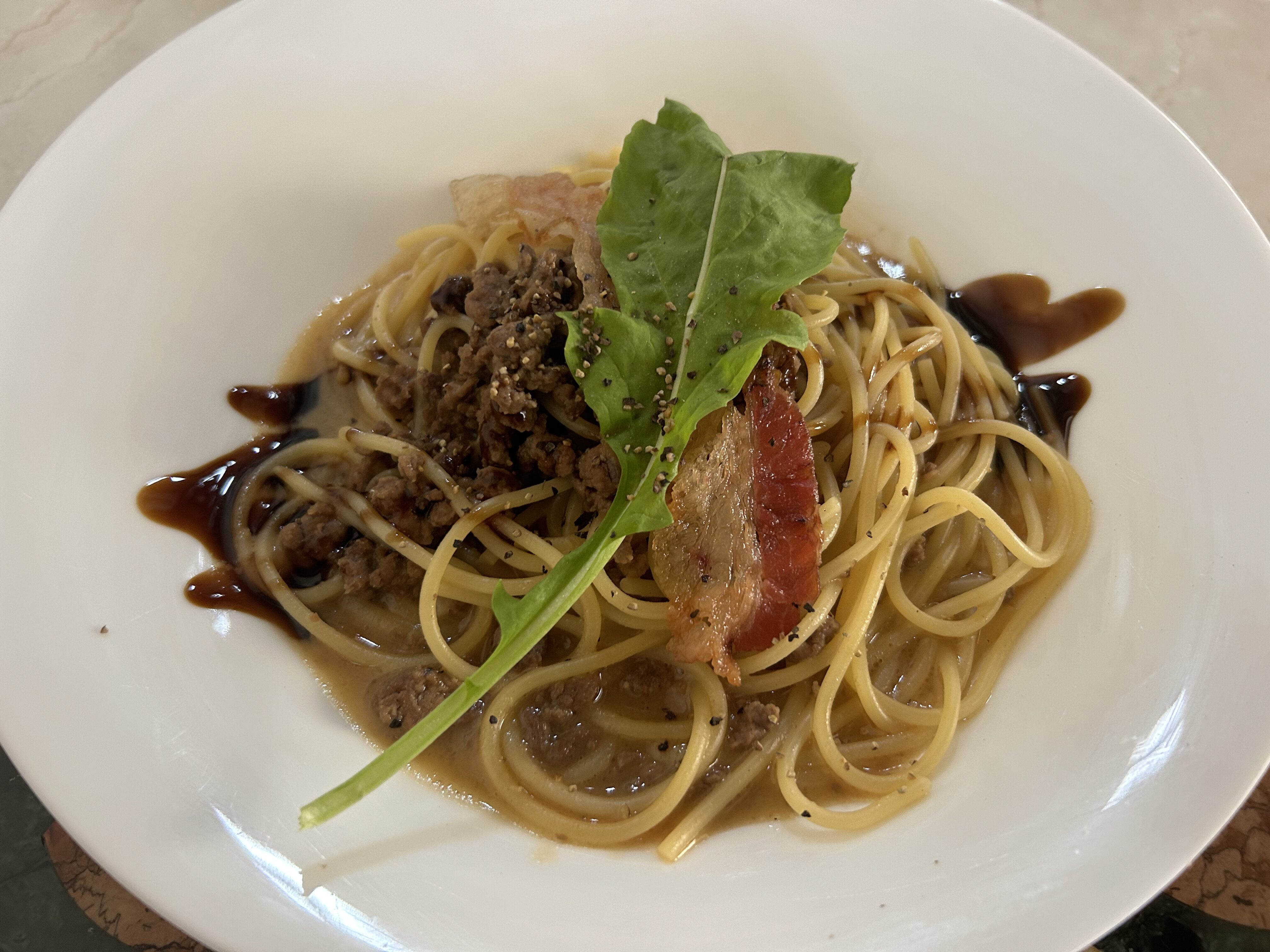 東京ディズニーシー「リストランテ・ディ・カナレット」「ディズニー・ハロウィーン2024 スペシャルパスタセット」スパゲッティ、牛肉のラグーソース