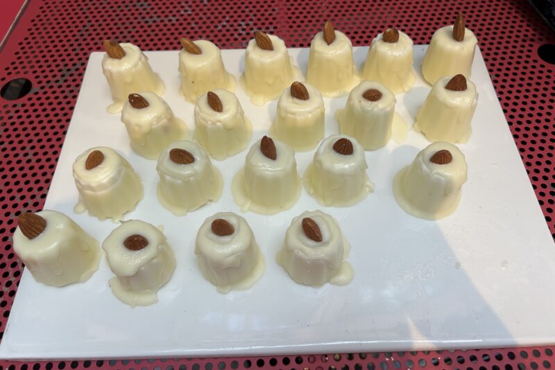 ヒルトン東京ベイ「ラウンジ・オー」「ハロウィーンスイーツビュッフェ マジカルパーティー〜秘密の謎解きスイーツ〜」ハロウィーンナイト キャンドルフロマージュムース