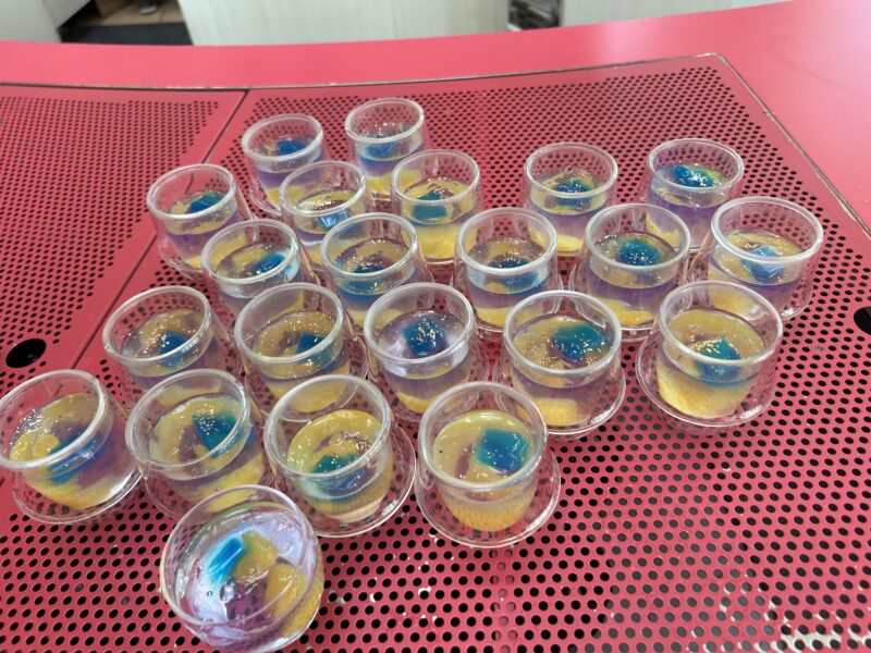 ヒルトン東京ベイ「ラウンジ・オー」「ハロウィーンスイーツビュッフェ マジカルパーティー〜秘密の謎解きスイーツ〜」魔女の宝石 オレンジゼリー