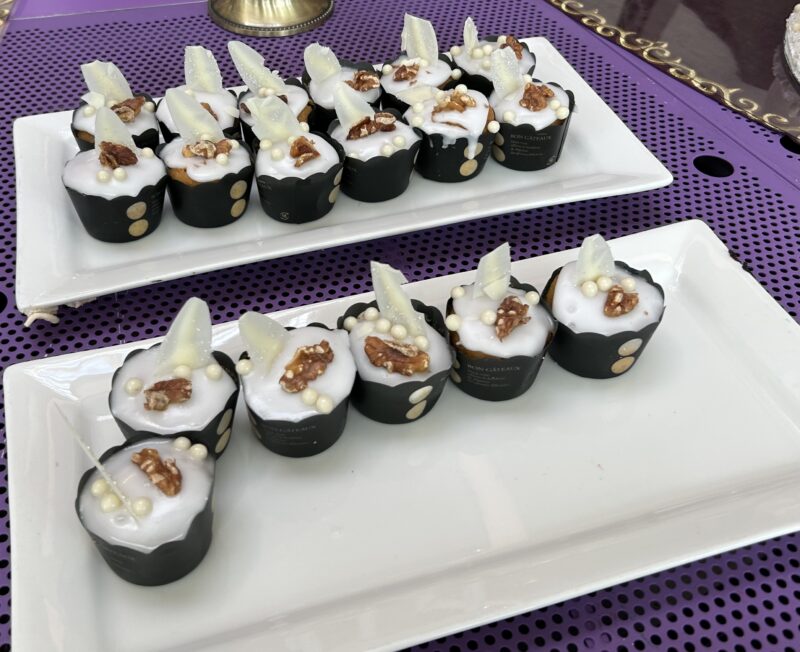 ヒルトン東京ベイ「ラウンジ・オー」「ハロウィーンスイーツビュッフェ マジカルパーティー〜秘密の謎解きスイーツ〜」かぼちゃとクルミのシュガーカップケーキ