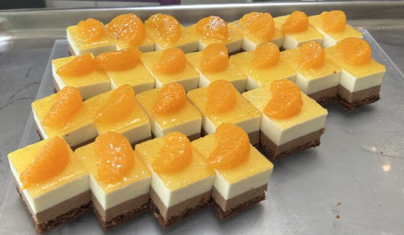 ヒルトン東京ベイ「ラウンジ・オー」「ハロウィーンスイーツビュッフェ マジカルパーティー〜秘密の謎解きスイーツ〜」スイートオレンジショコラ