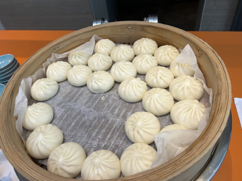 ヒルトン東京ベイ「ラウンジ・オー」「ハロウィーンスイーツビュッフェ マジカルパーティー〜秘密の謎解きスイーツ〜」肉まん