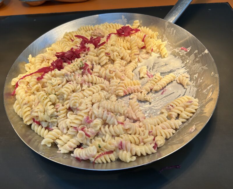 ヒルトン東京ベイ「ラウンジ・オー」「ハロウィーンスイーツビュッフェ マジカルパーティー〜秘密の謎解きスイーツ〜」塩キャベツとツナの柚子クリームパスタ