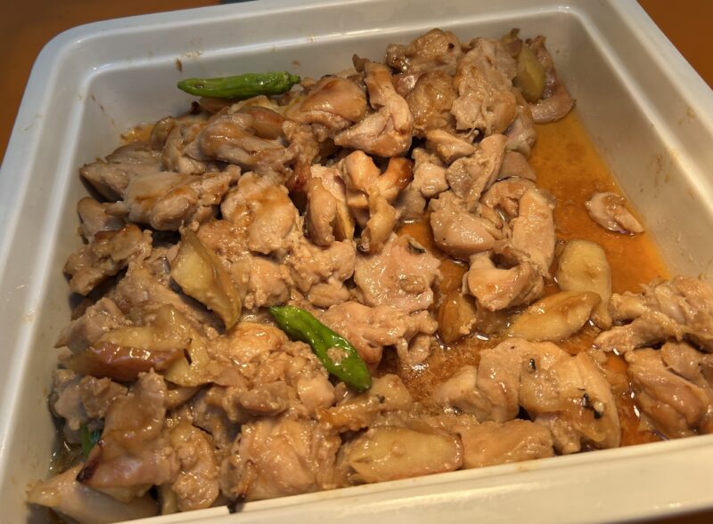 ヒルトン東京ベイ「ラウンジ・オー」「ハロウィーンスイーツビュッフェ マジカルパーティー〜秘密の謎解きスイーツ〜」りんごジャムの照り焼きチキン