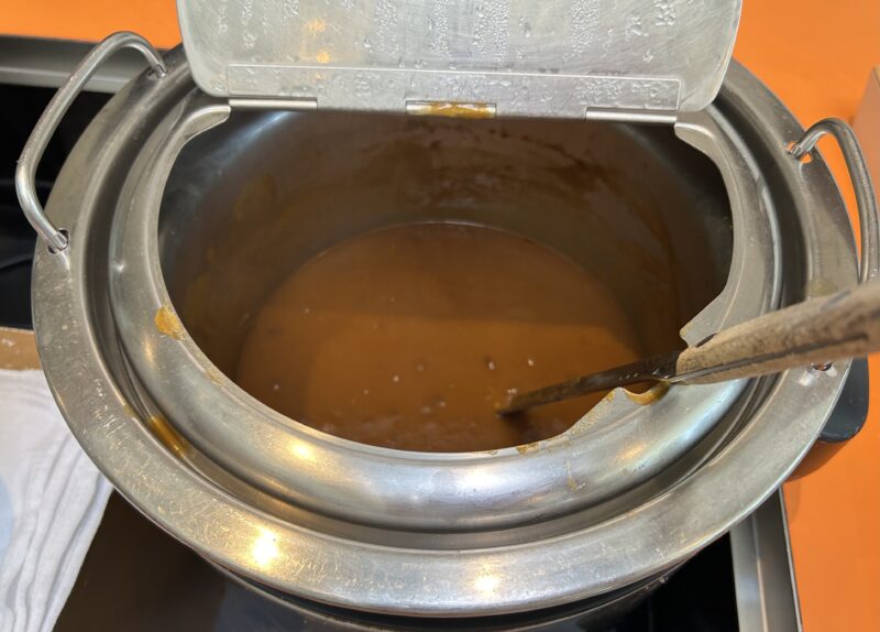 ヒルトン東京ベイ「ラウンジ・オー」「ハロウィーンスイーツビュッフェ マジカルパーティー〜秘密の謎解きスイーツ〜」カレー