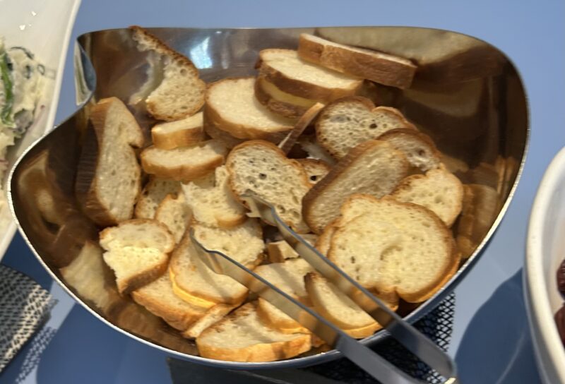 ヒルトン東京ベイ「ラウンジ・オー」「ハロウィーンスイーツビュッフェ マジカルパーティー〜秘密の謎解きスイーツ〜」バケット