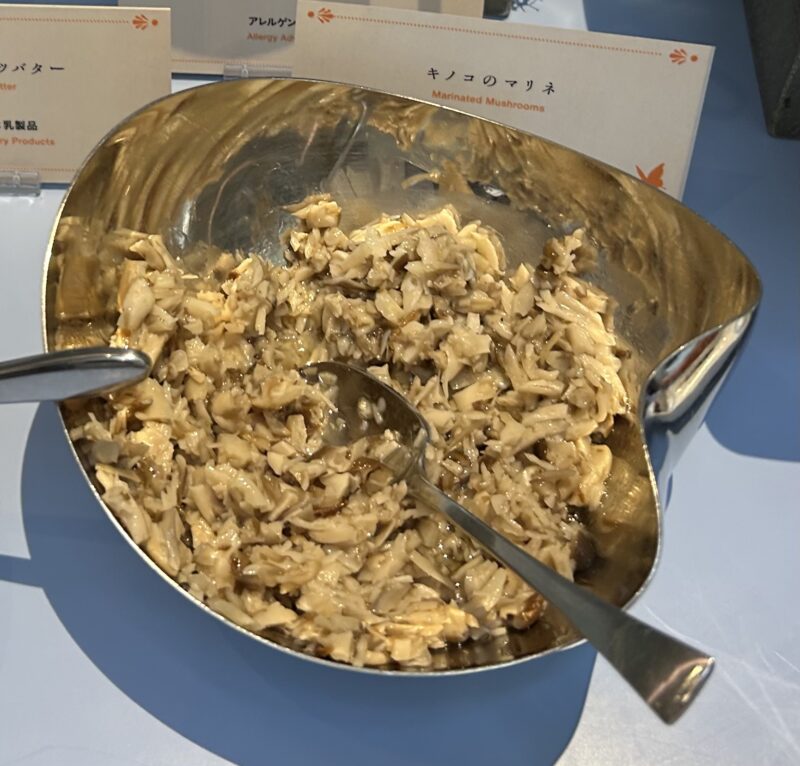 ヒルトン東京ベイ「ラウンジ・オー」「ハロウィーンスイーツビュッフェ マジカルパーティー〜秘密の謎解きスイーツ〜」キノコのマリネ