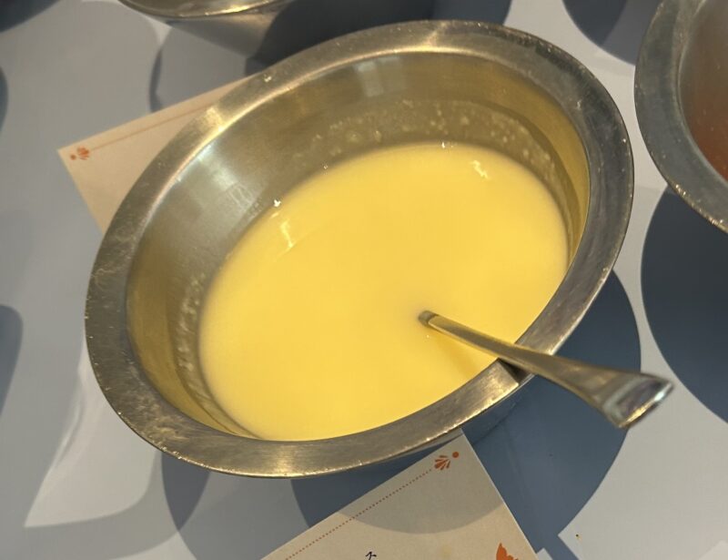 ヒルトン東京ベイ「ラウンジ・オー」「ハロウィーンスイーツビュッフェ マジカルパーティー〜秘密の謎解きスイーツ〜」カスタードソース