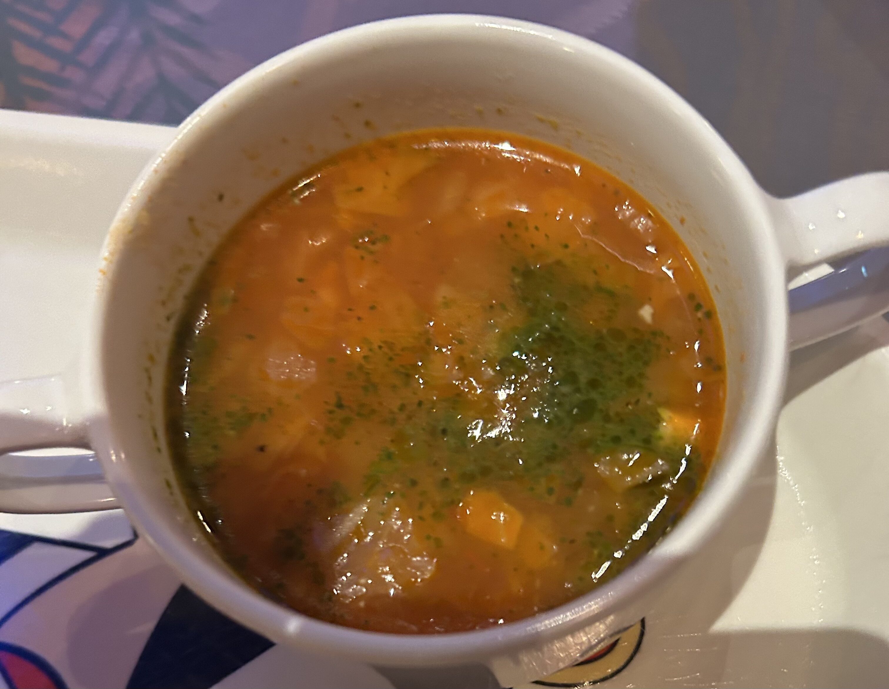 東京ディズニーランドの「クイーン・オブ・ハートのバンケットホール」の「ミネストローネ」