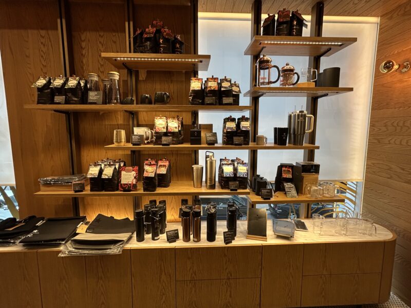 スターバックス リザーブ®ストア 銀座マロニエ通り 店内1