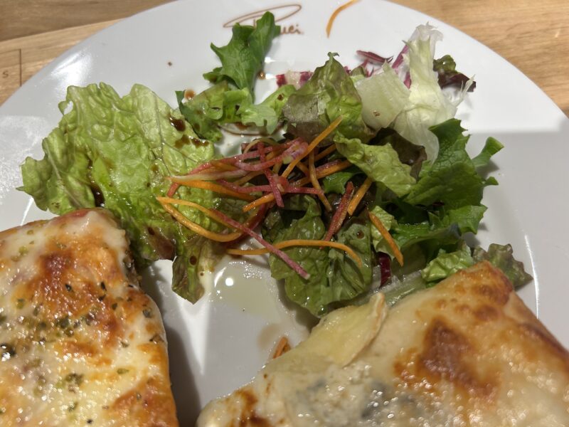 スターバックス リザーブ®ストア 銀座マロニエ通り「ランチプレート」マルゲリータ サラダ