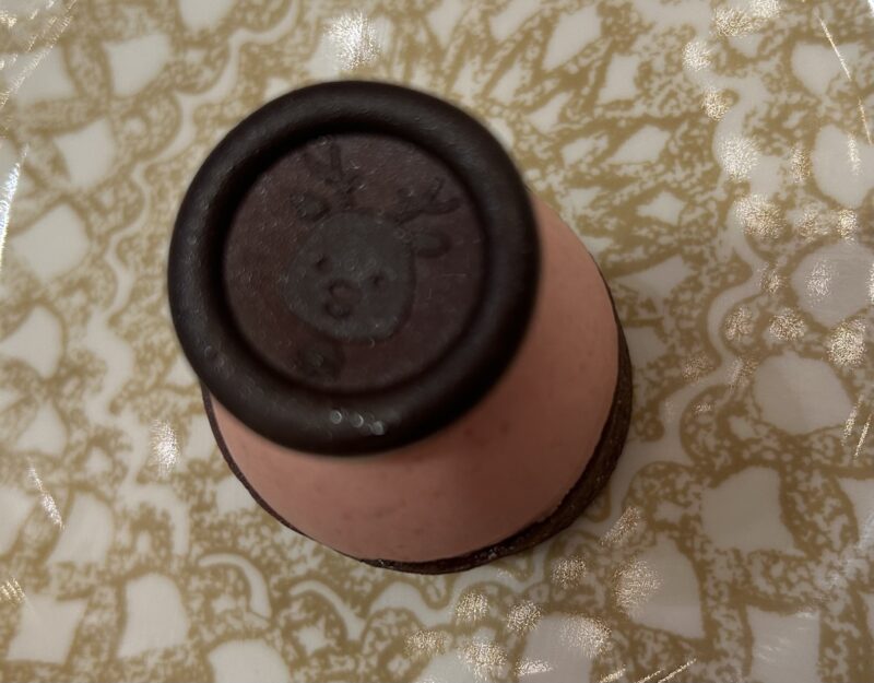 ANAインターコンチネンタルホテル「アトリウムラウンジ & ジュネヴァ ロビーバー」【Xmas2025】フェスティブアフタヌーンティー　ストロベリームースとチェリータルト1