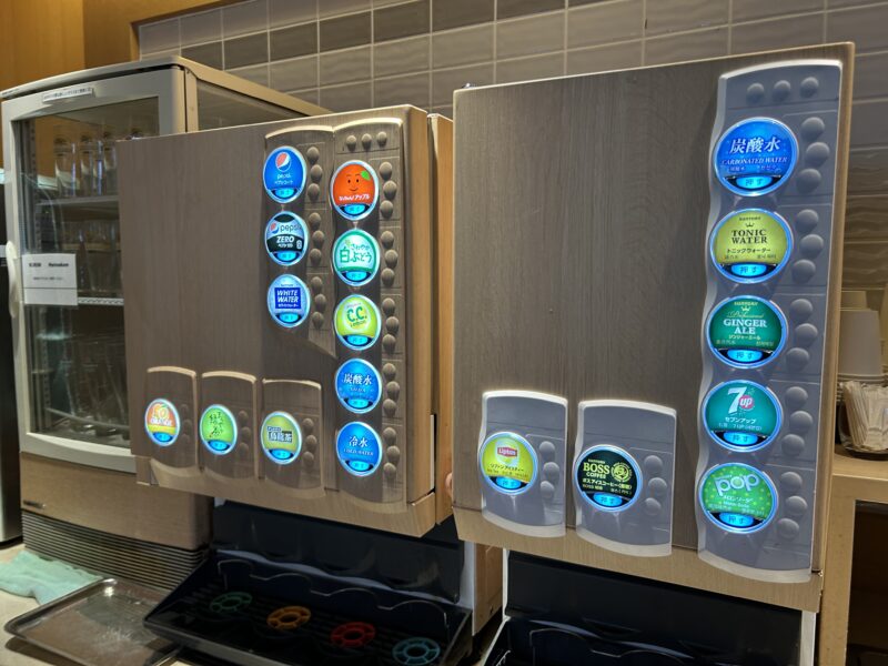 シェラトン・グランデ・トーキョーベイ・ホテルのシェラトンクラブ(クラブラウンジ)「オールデイスナックサービス」ドリンク3