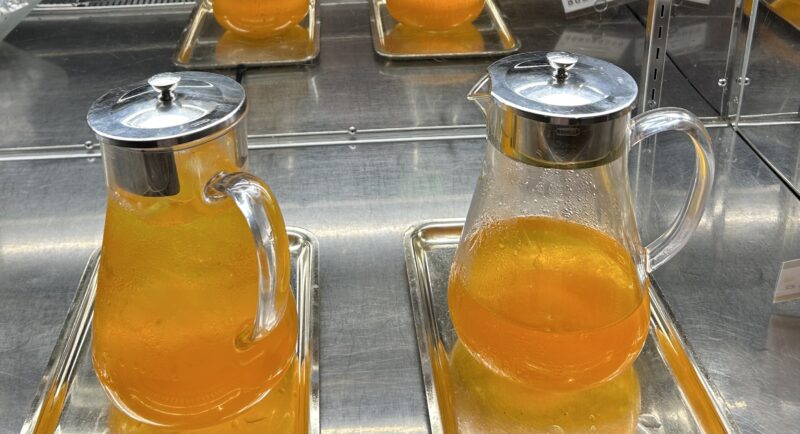 シェラトン・グランデ・トーキョーベイ・ホテルのシェラトンクラブ(クラブラウンジ)「オールデイスナックサービス」ドリンク1