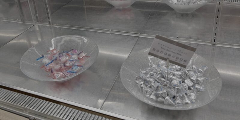 シェラトン・グランデ・トーキョーベイ・ホテルのシェラトンクラブ(クラブラウンジ)「オールデイスナックサービス」スナック