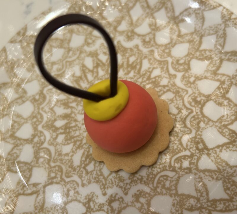 ANAインターコンチネンタルホテル「アトリウムラウンジ & ジュネヴァ ロビーバー」【Xmas2025】フェスティブアフタヌーンティー　ラズベリーレアチーズケーキ