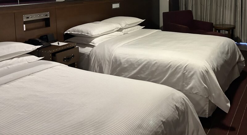 シェラトン・グランデ・トーキョーベイ・ホテル シェラトンクラブルーム絵ベッド