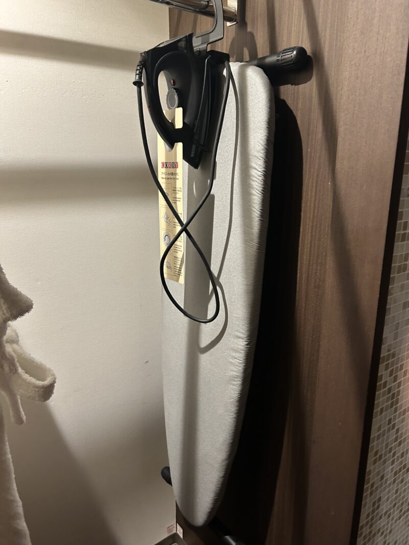 シェラトン・グランデ・トーキョーベイ・ホテル シェラトンクラブルーム アイロン