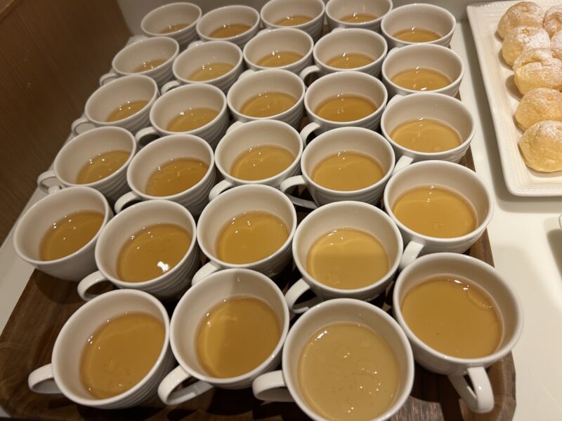 シェラトン・グランデ・トーキョーベイ・ホテルのシェラトンクラブ(クラブラウンジ)「イブニングカクテルサービス」千葉県産パンナコッタ