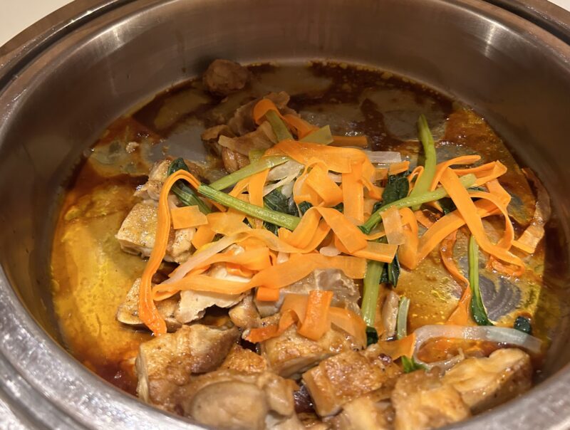 シェラトン・グランデ・トーキョーベイ・ホテルのシェラトンクラブ(クラブラウンジ)「イブニングカクテルサービス」ローストチキン 七味ソース