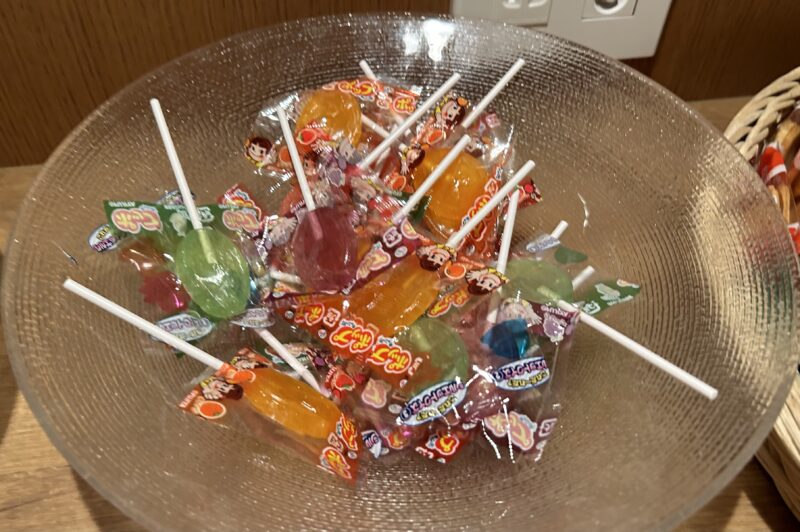 シェラトン・グランデ・トーキョーベイ・ホテルのシェラトンクラブ(クラブラウンジ)「イブニングカクテルサービス」ポップキャンディ