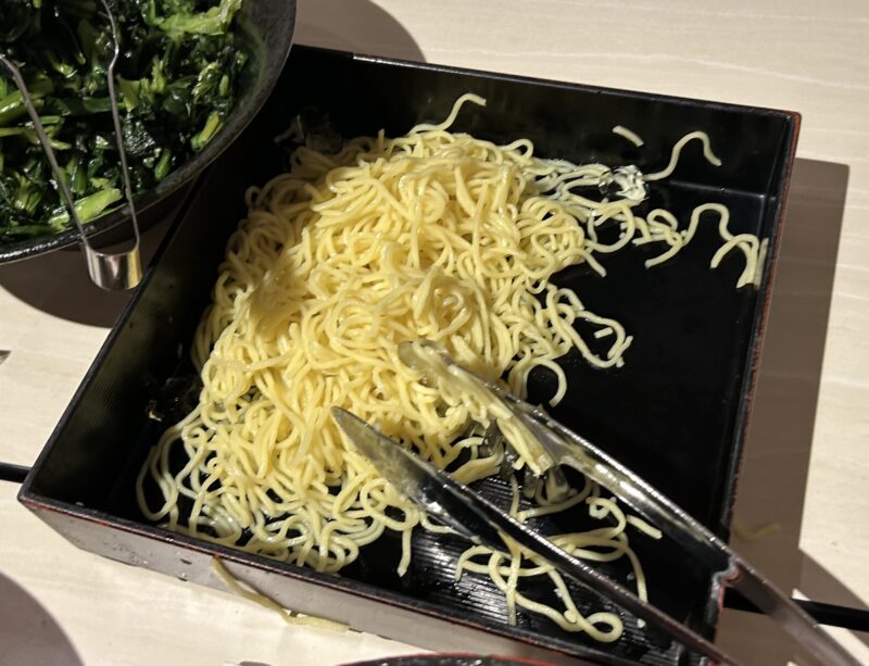 シェラトン・グランデ・トーキョーベイ・ホテルのシェラトンクラブ(クラブラウンジ)「イブニングカクテルサービス」麺