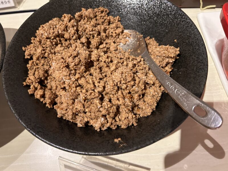 シェラトン・グランデ・トーキョーベイ・ホテルのシェラトンクラブ(クラブラウンジ)「イブニングカクテルサービス」肉味噌