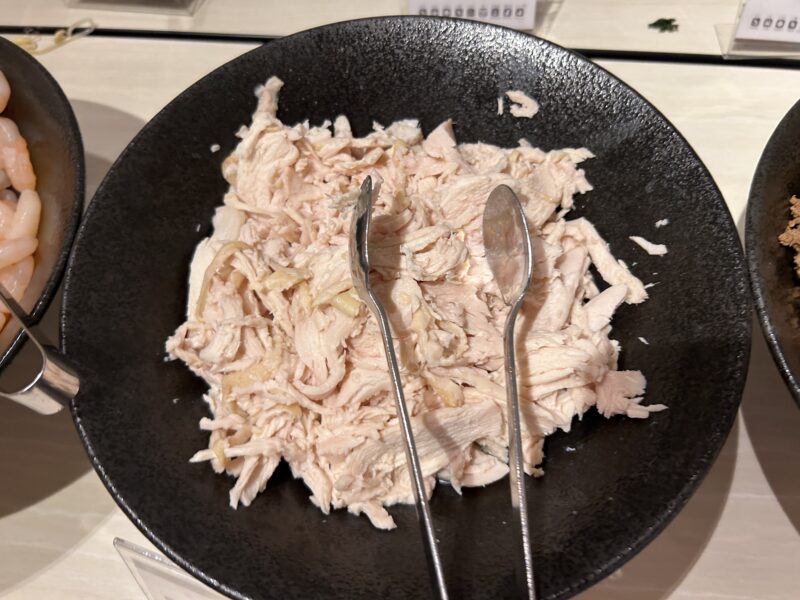 シェラトン・グランデ・トーキョーベイ・ホテルのシェラトンクラブ(クラブラウンジ)「イブニングカクテルサービス」スチームチキン