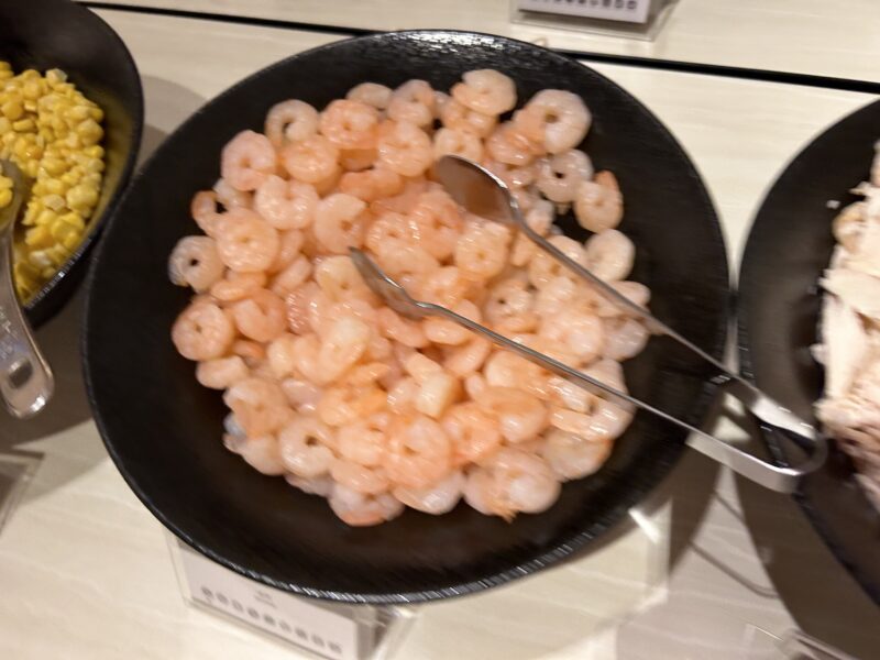 シェラトン・グランデ・トーキョーベイ・ホテルのシェラトンクラブ(クラブラウンジ)「イブニングカクテルサービス」小エビ