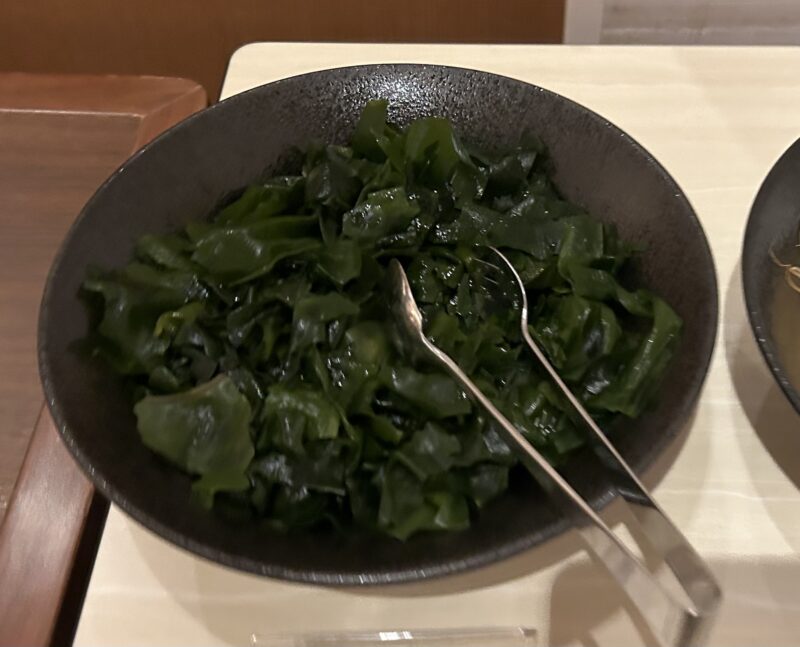 シェラトン・グランデ・トーキョーベイ・ホテルのシェラトンクラブ(クラブラウンジ)「イブニングカクテルサービス」ワカメ