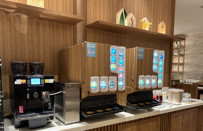 シェラトン・グランデ・トーキョーベイ・ホテルのシェラトンクラブ(クラブラウンジ)「イブニングカクテルサービス」ドリンク1