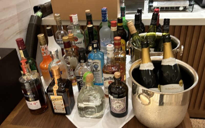 シェラトン・グランデ・トーキョーベイ・ホテルのシェラトンクラブ(クラブラウンジ)「イブニングカクテルサービス」お酒