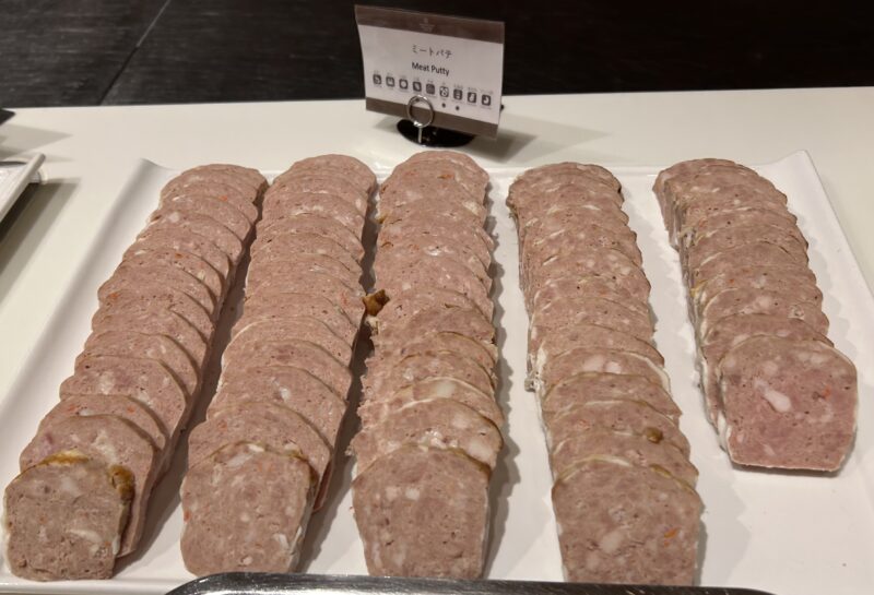 シェラトン・グランデ・トーキョーベイ・ホテルのシェラトンクラブ(クラブラウンジ)「イブニングカクテルサービス」ミートパテ