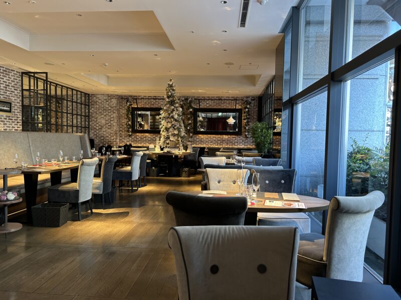 ザ ストリングス 表参道「TAVERN by the green(タバーン・バイ ザ グリーン)」