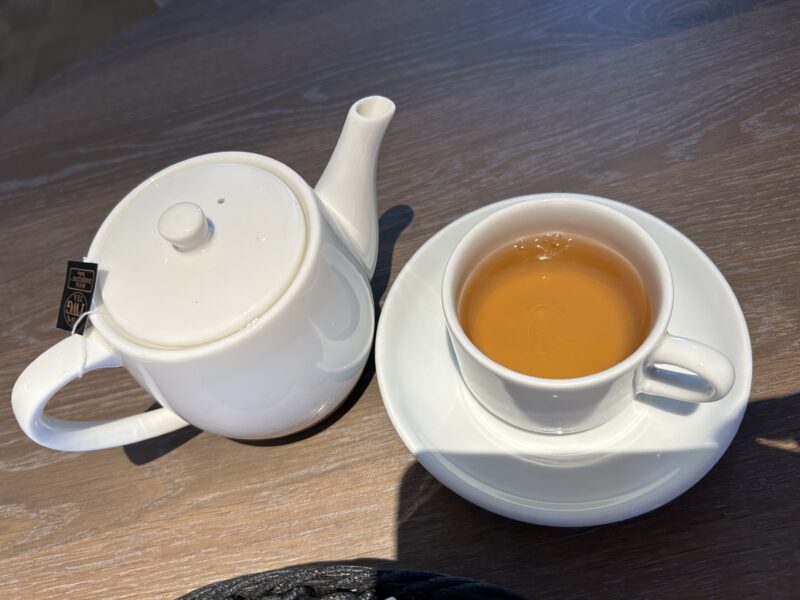 ザ ストリングス 表参道「TAVERN by the green(タバーン・バイ ザ グリーン)」ルビーエレガンスクリスマスアフタヌーンティー ミニアフタヌーンティー付コース ロイヤルダージリン