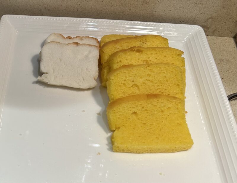 シェラトン・グランデ・トーキョーベイ・ホテルのシェラトンクラブ(クラブラウンジ)「朝食サービス」米粉パン(プレーン、メープル)