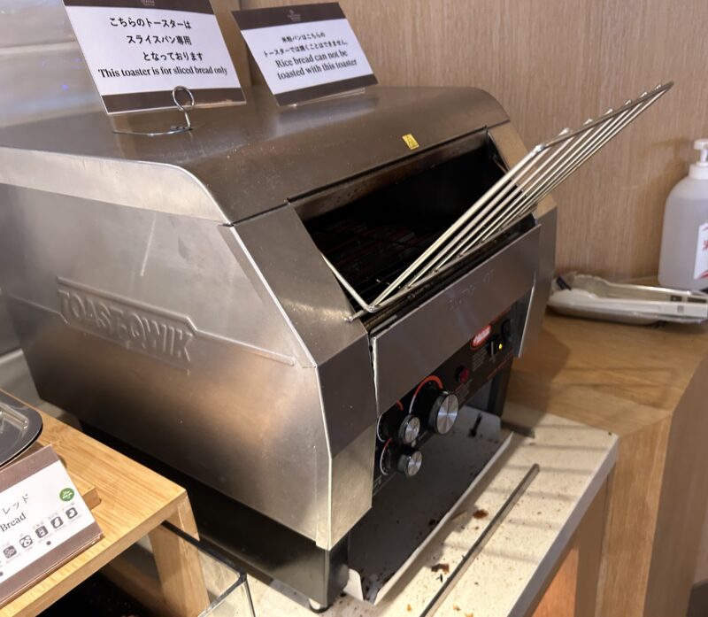 シェラトン・グランデ・トーキョーベイ・ホテルのシェラトンクラブ(クラブラウンジ)「朝食サービス」トースター