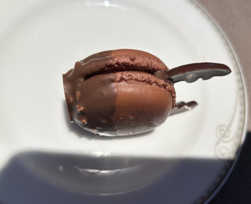 ザ ストリングス 表参道「TAVERN by the green(タバーン・バイ ザ グリーン)」ルビーエレガンスクリスマスアフタヌーンティー ミニアフタヌーンティー付コース クリスマストナカイマカロン2