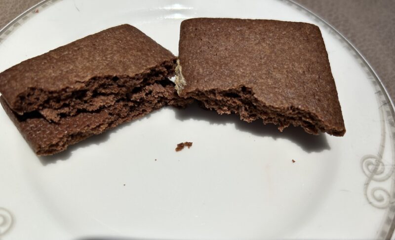 ザ ストリングス 表参道「TAVERN by the green(タバーン・バイ ザ グリーン)」ルビーエレガンスクリスマスアフタヌーンティー ミニアフタヌーンティー付コース ストロベリー&チョコレートサンド2