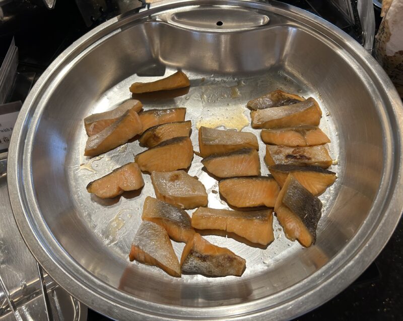 シェラトン・グランデ・トーキョーベイ・ホテルのシェラトンクラブ(クラブラウンジ)「朝食サービス」鮭の塩焼き