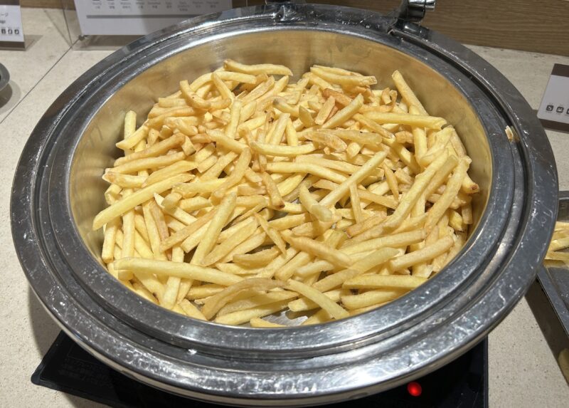 シェラトン・グランデ・トーキョーベイ・ホテルのシェラトンクラブ(クラブラウンジ)「朝食サービス」フライドポテト