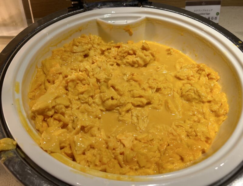 シェラトン・グランデ・トーキョーベイ・ホテルのシェラトンクラブ(クラブラウンジ)「朝食サービス」スクランブルエッグ
