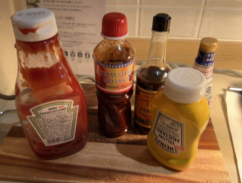 シェラトン・グランデ・トーキョーベイ・ホテルのシェラトンクラブ(クラブラウンジ)「朝食サービス」ケチャップ、マスタード等