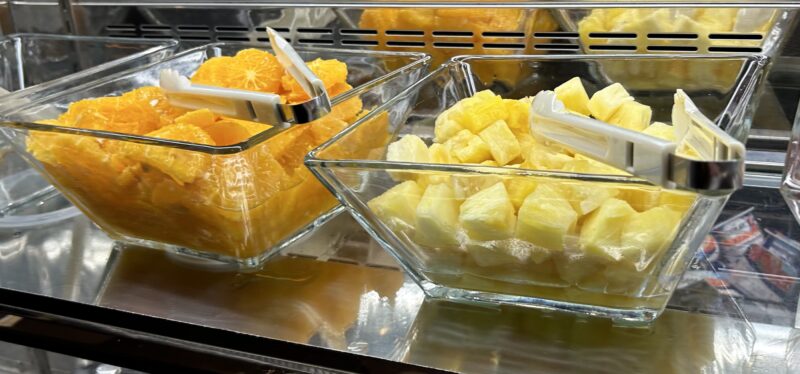 シェラトン・グランデ・トーキョーベイ・ホテルのシェラトンクラブ(クラブラウンジ)「朝食サービス」フルーツ