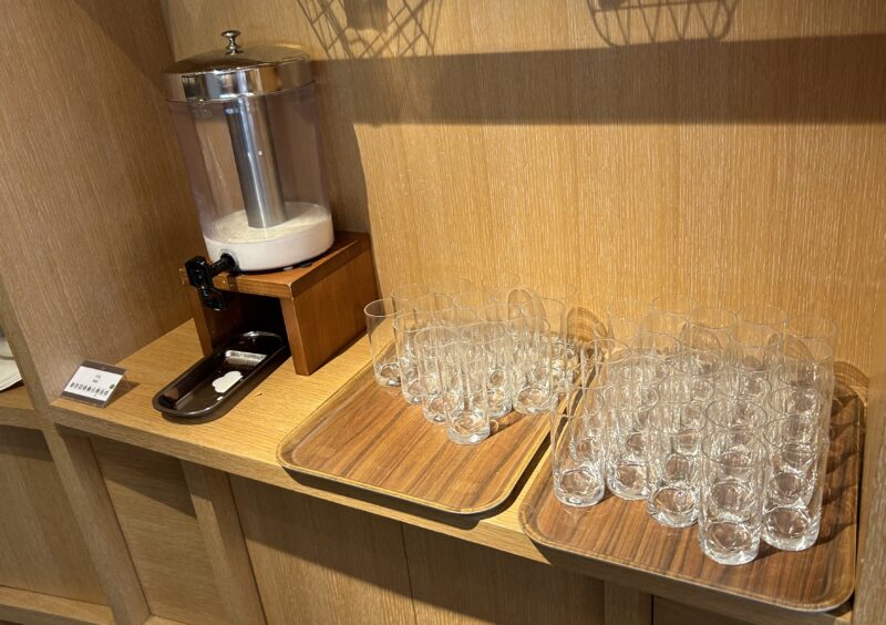 シェラトン・グランデ・トーキョーベイ・ホテルのシェラトンクラブ(クラブラウンジ)「朝食サービス」牛乳