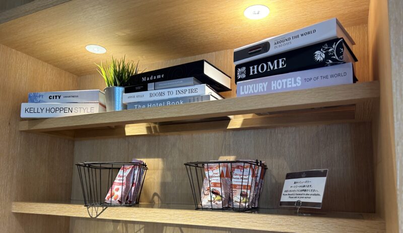 シェラトン・グランデ・トーキョーベイ・ホテルのシェラトンクラブ(クラブラウンジ)「朝食サービス」温かいミューズリー オートミールの用意も可能
※温かいミューズリー:本来は冷たいまま食べることの多いミューズリー(穀物+ドライフルーツ+ナッツ)を、牛乳や植物性ミルク、水などで温めて食べるスタイルのこと