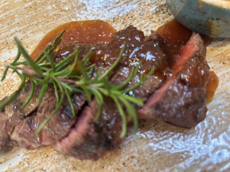 セイボリーが主役のアフタヌーンティー「フォレスト・ブースト」U.Sグリルサーロイン2