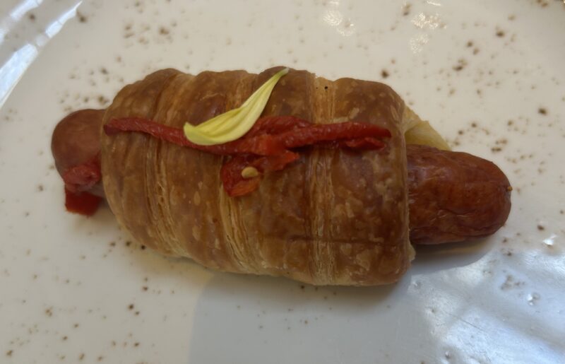 セイボリーが主役のアフタヌーンティー「フォレスト・ブースト」チョリソーとピキージョのブリオッシュ