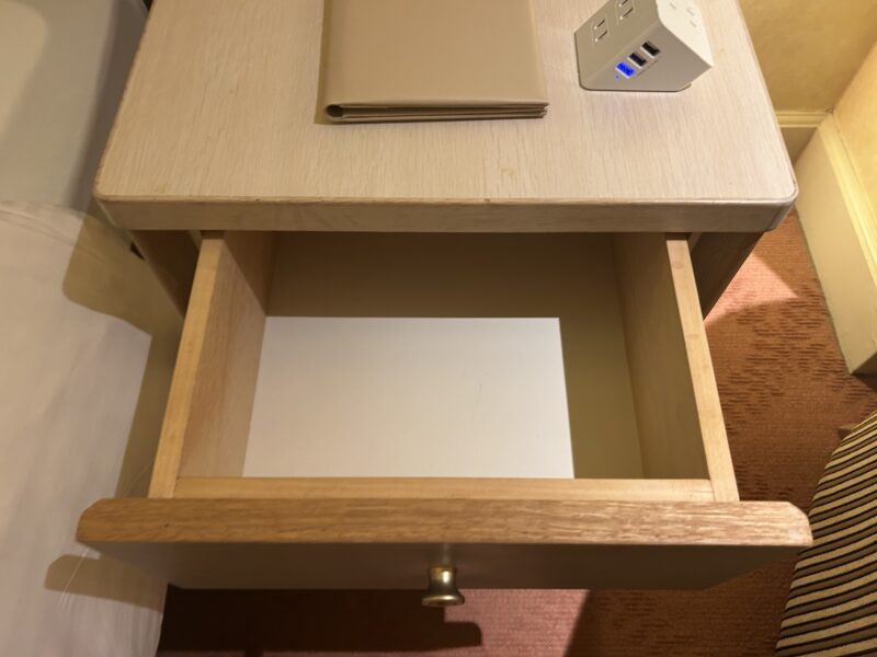 ホテルオークラ東京ベイのデラックスルーム ベッド周り6