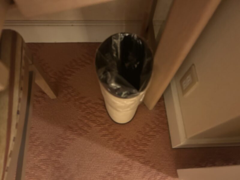 ホテルオークラ東京ベイのデラックスルーム デスク周り5